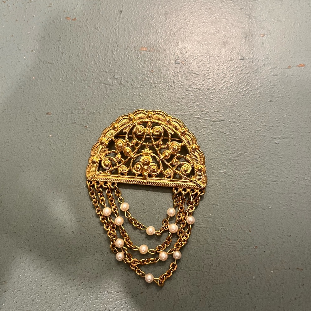 Vintage Monet gold-plated brooch
